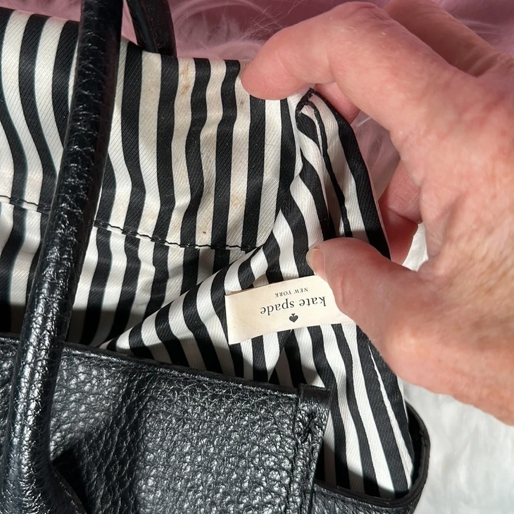KATE SPADE NEW YORK designer iconic large pebbled leather bag gorgeous like new